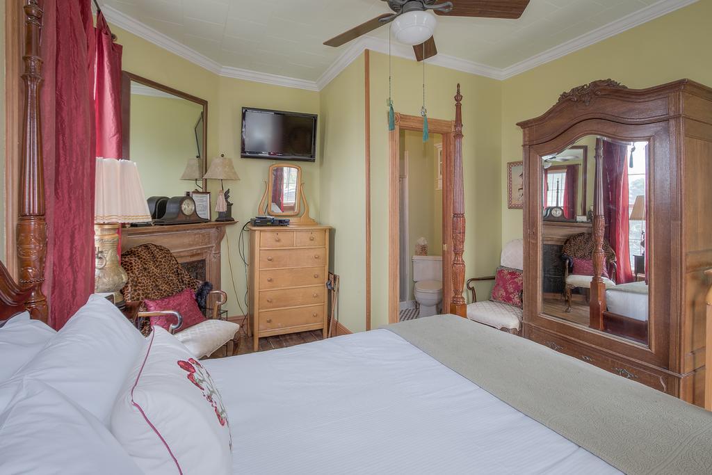 Shorecrest Bed And Breakfast Southold Eksteriør billede